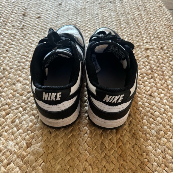 Nike Panda Dunks - Picture 2 of 3